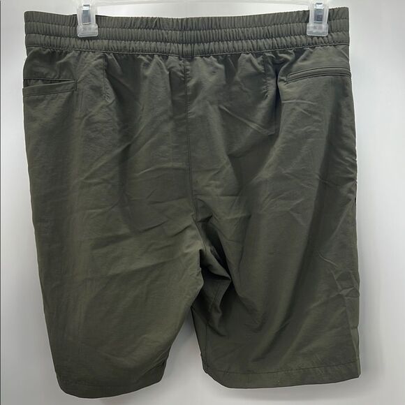 The North Face Green Athletic Shorts Lightweight Design - Picture 3 of 5